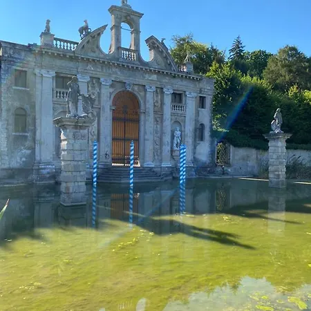 Dimora Arco Di Mezzo باتاغليا تيرمي